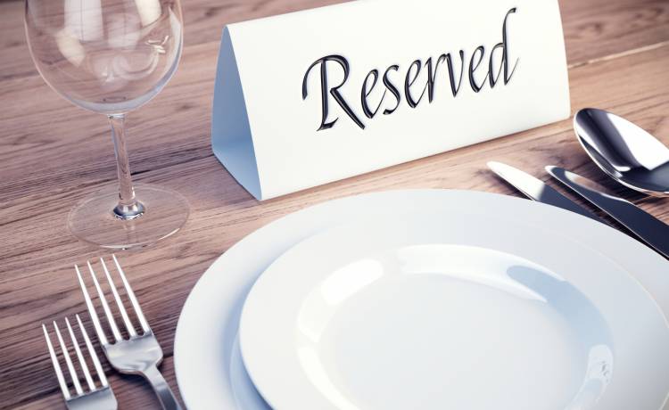 Nie odwołał rezerwacji stolika w restauracji. Lokal nałożył na niego ponad 2 tys. zł kary