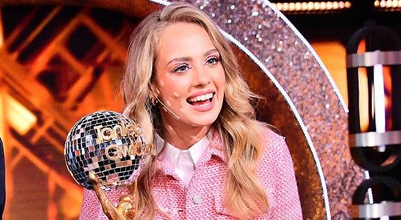 Wiktoria Gąsiewska całuje się z serialowym partnerem. "Dobrze, że są znowu razem"