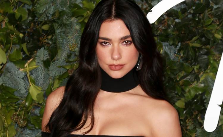 Tak wygląda mama Duy Lipy. Piosenkarka pokazała zdjęcia z dzieciństwa [FOTO]