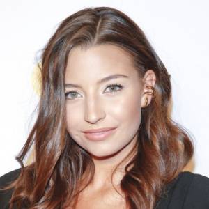 Julia Wieniawa pokazała, jak randkuje z Nikodemem Rozbickim. Nie byli sami! [ZDJĘCIA]             