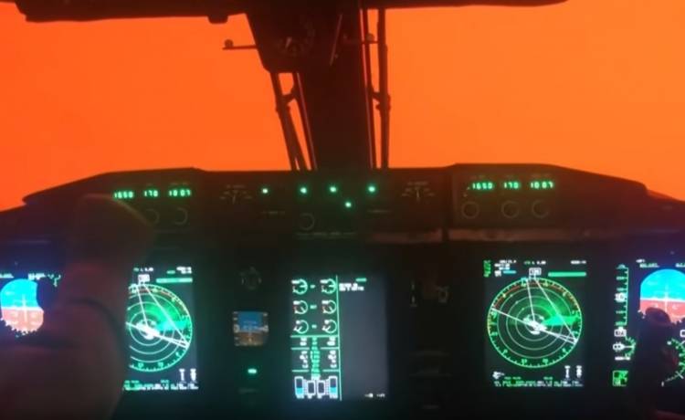 Pożary w Australii z lotu ptaka. Pomarańczowe niebo i kłęby dymu: "Przerażające. Jak w piekle"