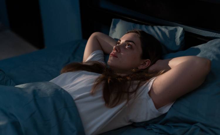 Co pomaga na bezsenność? Naukowcy wskazują tę witaminę!, fot. Shutterstock