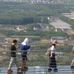 To najdłuższy szklany most na świecie. Trafił do Księgi rekordów Guinnessa!