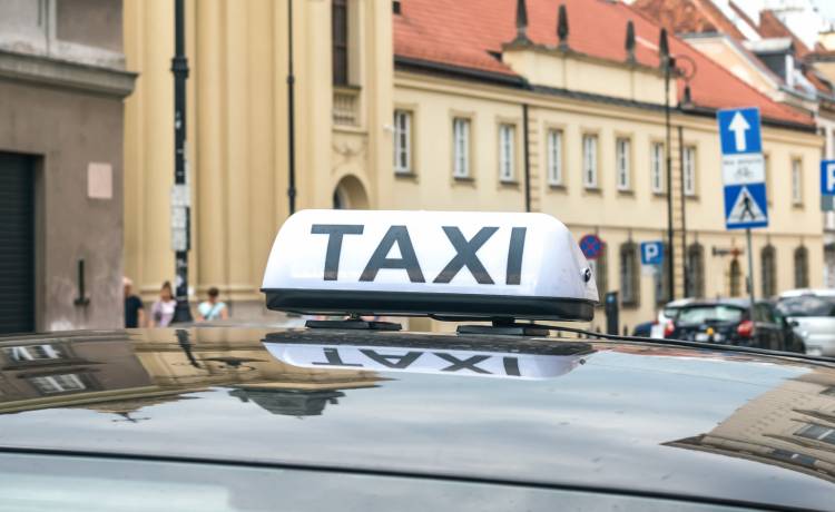 10-latka próbowała przejechać 500 kilometrów taksówką. Miała zaskakujący powód