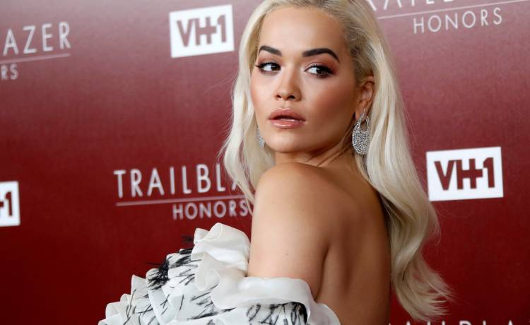 Rita Ora rozgrzewa sieć. Gwiazda zapozowała w skąpym bikini. "Myślałem, że to Jennifer Lopez" 