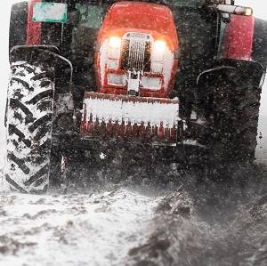 Pijany traktorzysta chciał pomóc nietrzeźwemu koledze. "Razem zamknęli skalę alkomatu"