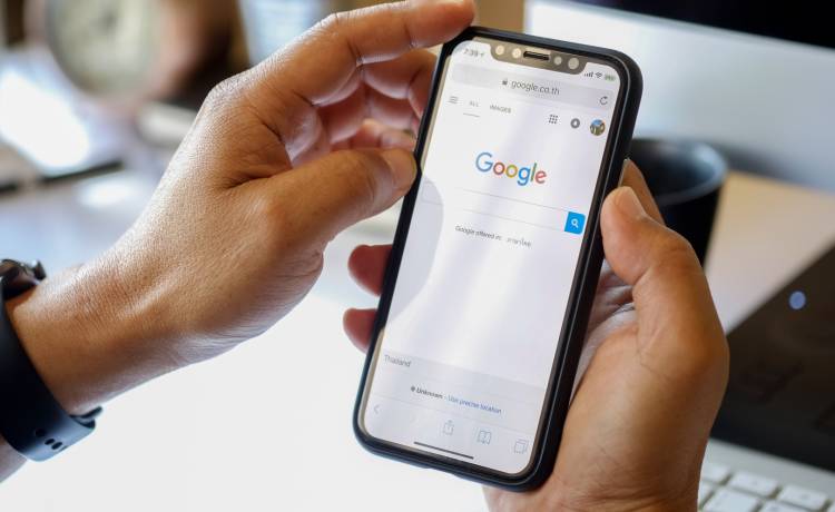 Google, fot. Shutterstock/BongkarnGraphic