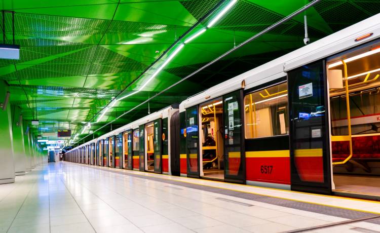 Metro Warszawskie sparaliżowane! Dwie osoby weszły do tunelu