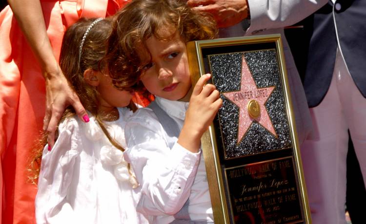 Dzieci J. Lo powitają niedługo rodzeństwo. Słodkie zdjęcia pokazał ich ojciec