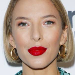 Ewa Chodakowska na zdjęciach z dzieciństwa. Powiększyła usta? Nie ma już wątpliwości