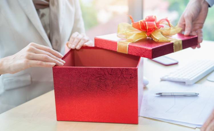 Jaki prezent dla kolegi lub koleżanki przechodzących na emeryturę?