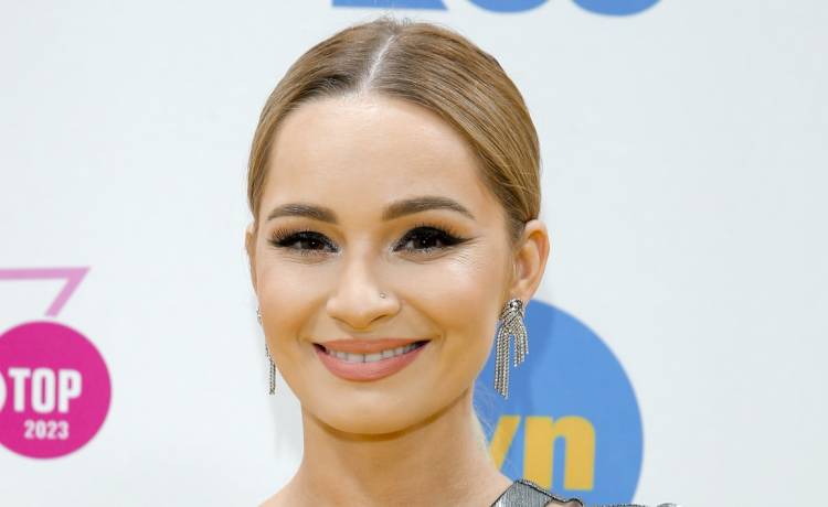 Ewelina Lisowska w czerwonej sukience. Fanom trudno oderwać wzrok. "Wielka klasa" [FOTO]