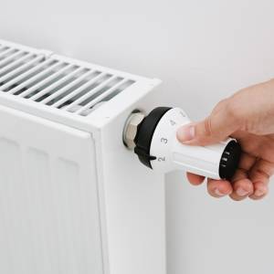 Jak obniżyć rachunki za ogrzewanie? Wystarczy zmiana kilku nawyków