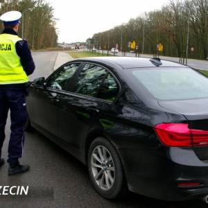 Policjanci usłyszeli w nocy nietypową propozycję... 19-latek słono za to zapłacił!
