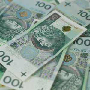 Kilka tysięcy złotych leżało na ulicy. Chwytający za serce gest jednego z przechodniów