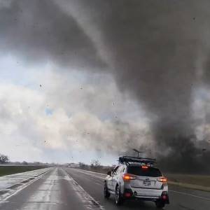 Przez USA przeszło tornado. Nagranie żywiołu mrozi krew w żyłach 