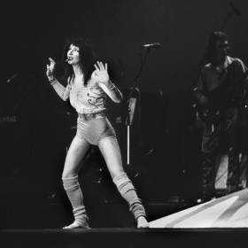 Miała 19 lat i rzuciła wyzwanie wytwórni. Ten hit Kate Bush znów podbija sieć