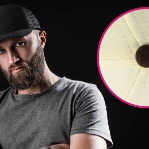 Dlatego na czapkach umieszcza się guzik. To squatchee