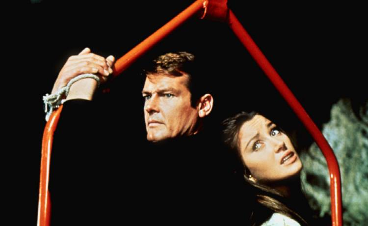 Była dziewczyną Bonda, do której wzdychały miliony. Jak wygląda dziś? [WIDEO]