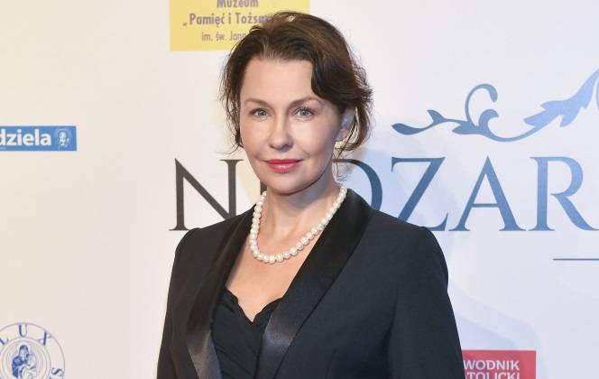 Anna Popek naciera odsłonięty biust śniegiem. To się nazywa podgrzać atmosferę! „Gorąca kobieta” [WIDEO]