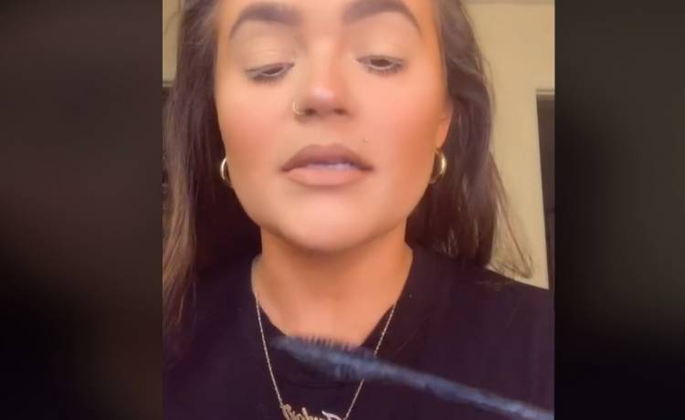 Jak przedłużyć rzęsy? To banalne. Wystarczy jeden ruch! [WIDEO]