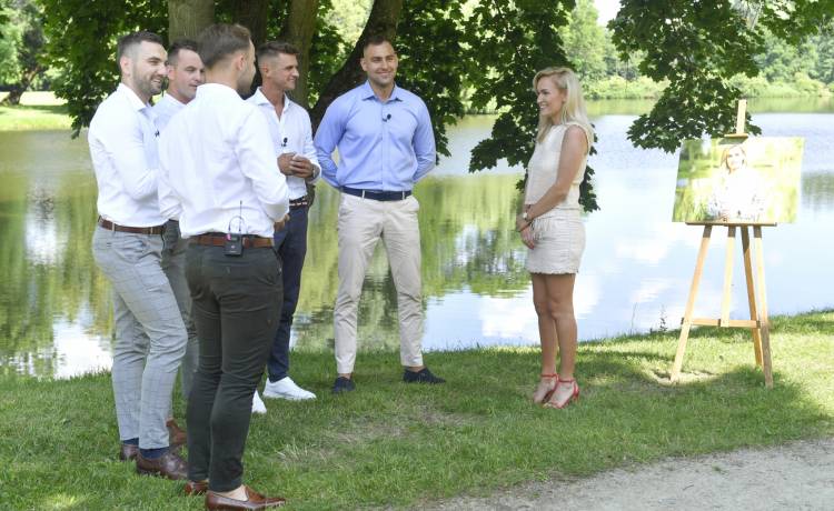 Kamila Boś i mężczyźni, których zaprosiła na randki w programie „Rolnik szuka żony”, fot. AKPA