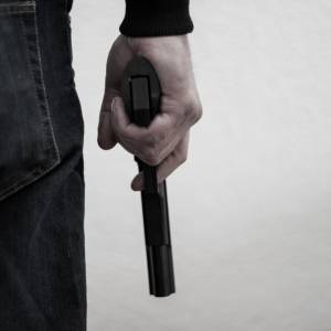 Dzieci wymierzyły w mężczyznę zabawkowym pistoletem. 69-latek zmarł na miejscu 