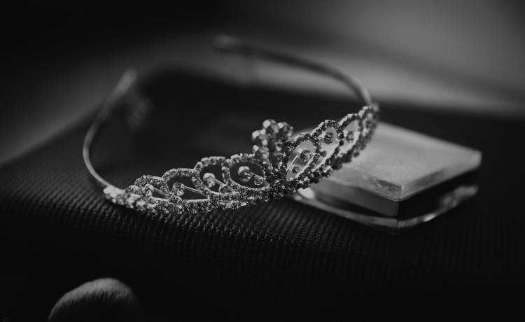 Zmarła 27-letnia miss. Wcześniej zapadła w śpiączkę po rutynowym zabiegu