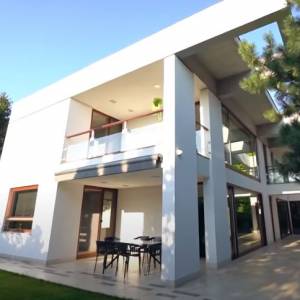 Krakowska willa popularnych youtuberów robi wrażenie! Friz oprowadził widzów po posiadłości