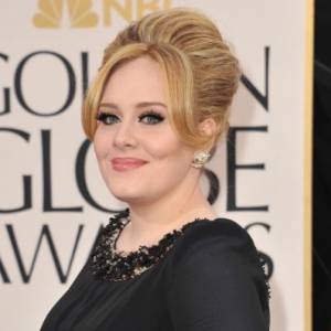 Takiej Adele jeszcze nie widzieliśmy! Piosenkarka na najnowszym zdjęciu zachwyca zgrabnymi nogami