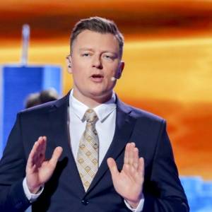 "Jaka to melodia" z Rafałem Brzozowskim ostatni raz w TV przed wakacjami. Kto poprowadzi show? 
