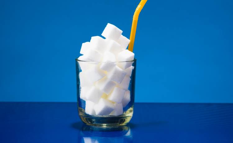 Podatek cukrowy - co to jest? Ile wynosi? Jak go obliczyć? [KALKULATOR PODATUKU CUKROWEGO]