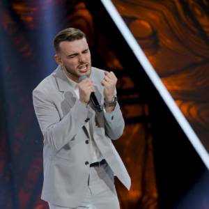 Eurowizja. Krystian Ochman przez chorobę odwołuje występy. Co z udziałem w preselekcjach?