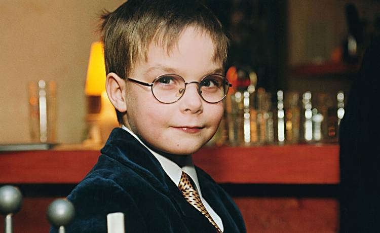 Julian Kamecki grał Piotrusia Cwał-Wiśniewskiego w "Lokatorach". Jak wygląda dziś? [FOTO]