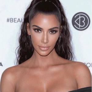 Kim Kardashian w ogniu krytyki. Nie uwierzysz, jak ubrała się na zwiedzanie Watykanu! [FOTO]