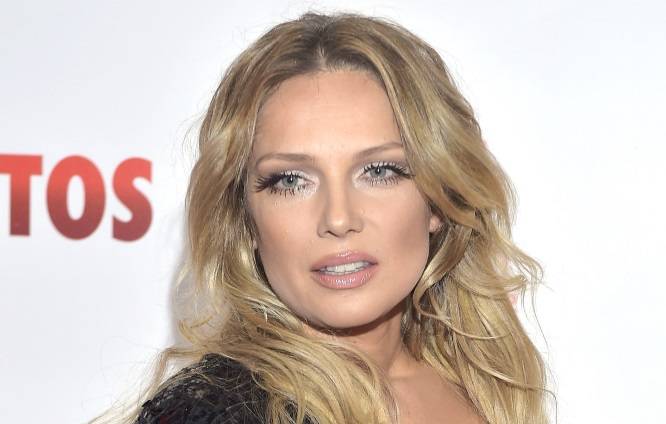 Joanna Liszowska odsłania opalone ciało na wakacjach. 43-latka wygląda jak milion dolarów [ZDJĘCIA]