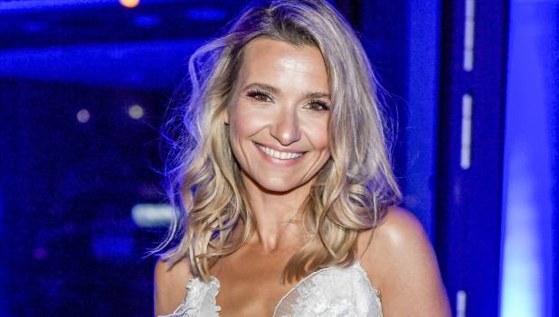 Joanna Koroniewska w prześwitującym body w centrum miasta. Ten kadr zaskoczył internautów! [ZDJĘCIE]