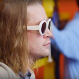 RMF Extra: 37-letni "Kevin sam w domu" wystąpił w teledysku jako Kurt Cobain!