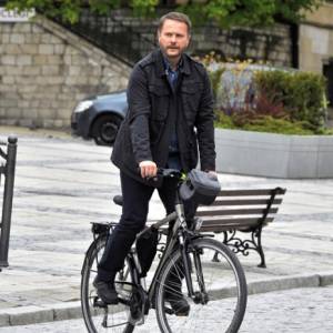 Spore zmiany w "Ojcu Mateuszu". Mikołaj Roznerski zastąpi proboszcza?!