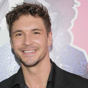 Mikołaj Roznerski, Kajra i Sławomir w "uczuciowym trójkącie"? Aktor zagrał w teledysku! [WIDEO]