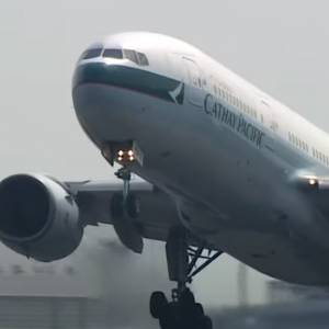 Torba w kształcie samolotu droższa od prawdziwej maszyny, która może latać? To nie żart. Jej cena zwala z nóg!