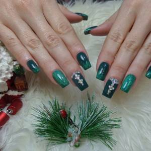 5 kolorów, które musisz mieć na paznokciach w grudniu!