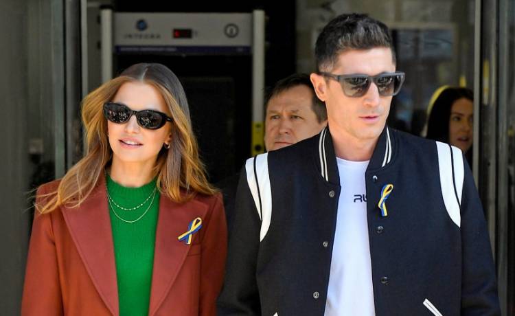 Lewandowska na zdjęciu z córkami: "Chwila bezcenna" [FOTO]