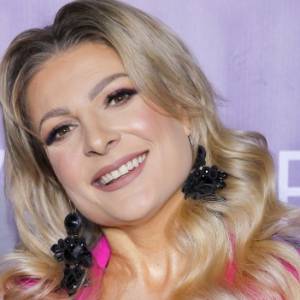 Magdalena Narożna eksponuje zgrabną sylwetkę, pozując w oryginalnych strojach. "Masz cudowną figurę" [ZDJĘCIA]