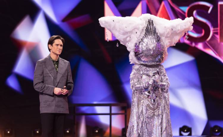 "Mask Singer". Deszczem może być tylko jedna osoba. Widzowie mają już pewność