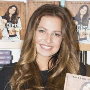 Anna Lewandowska pokazała brzuch! Pod zdjęciami posypały się gratulacje [ZDJĘCIE] 