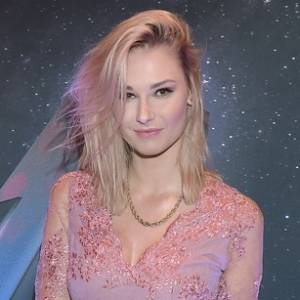 Ewa Niespodziana urodziła. Znamy płeć i imię dziecka                          