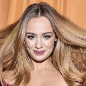 Wiktoria Gąsiewska przeszła śmiałą metamorfozę. W krótkich, czarnych włosach jest nie do poznania!