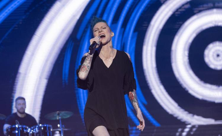 "Twoja twarz brzmi znajomo": Agnieszka Chylińska i "Królowa łez". Niesamowita metamorfoza Katarzyny Dąbrowskiej