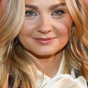 Małgorzata Socha zmysłowo. Aktorka przed obiektywem odsłoniła naprawdę sporo! [FOTO]